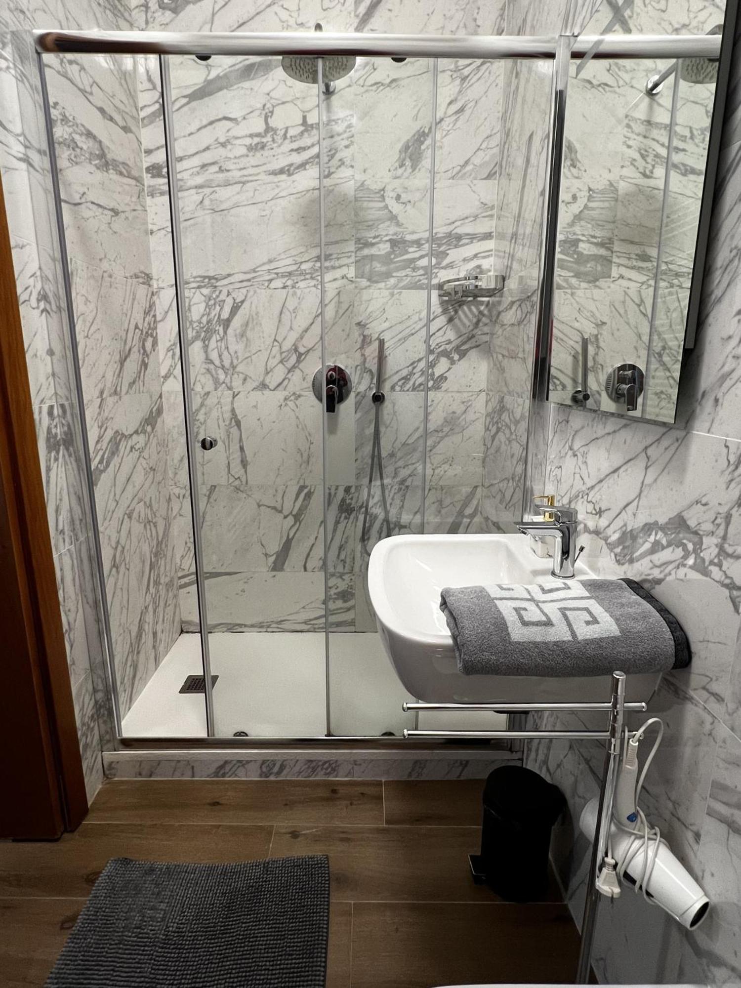 Tintoretto 1 Con Terrazza Sopra Il Tetto, 3 Bagni, 3 Grandi Da Letto, Super Nuovo Apartamento Venecia